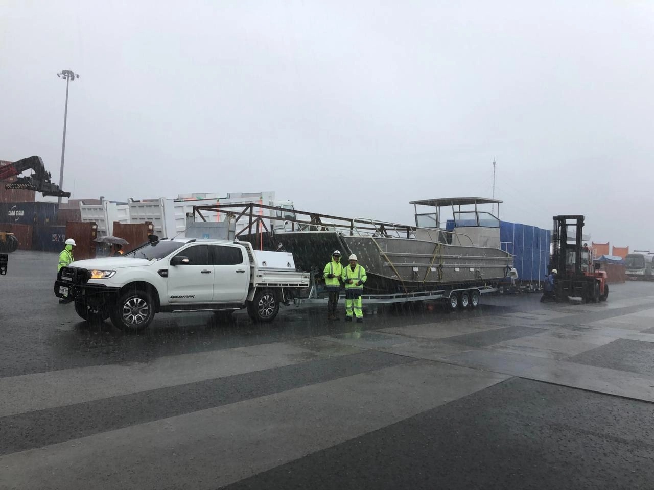 Bot Kargo Kraf Mendarat 